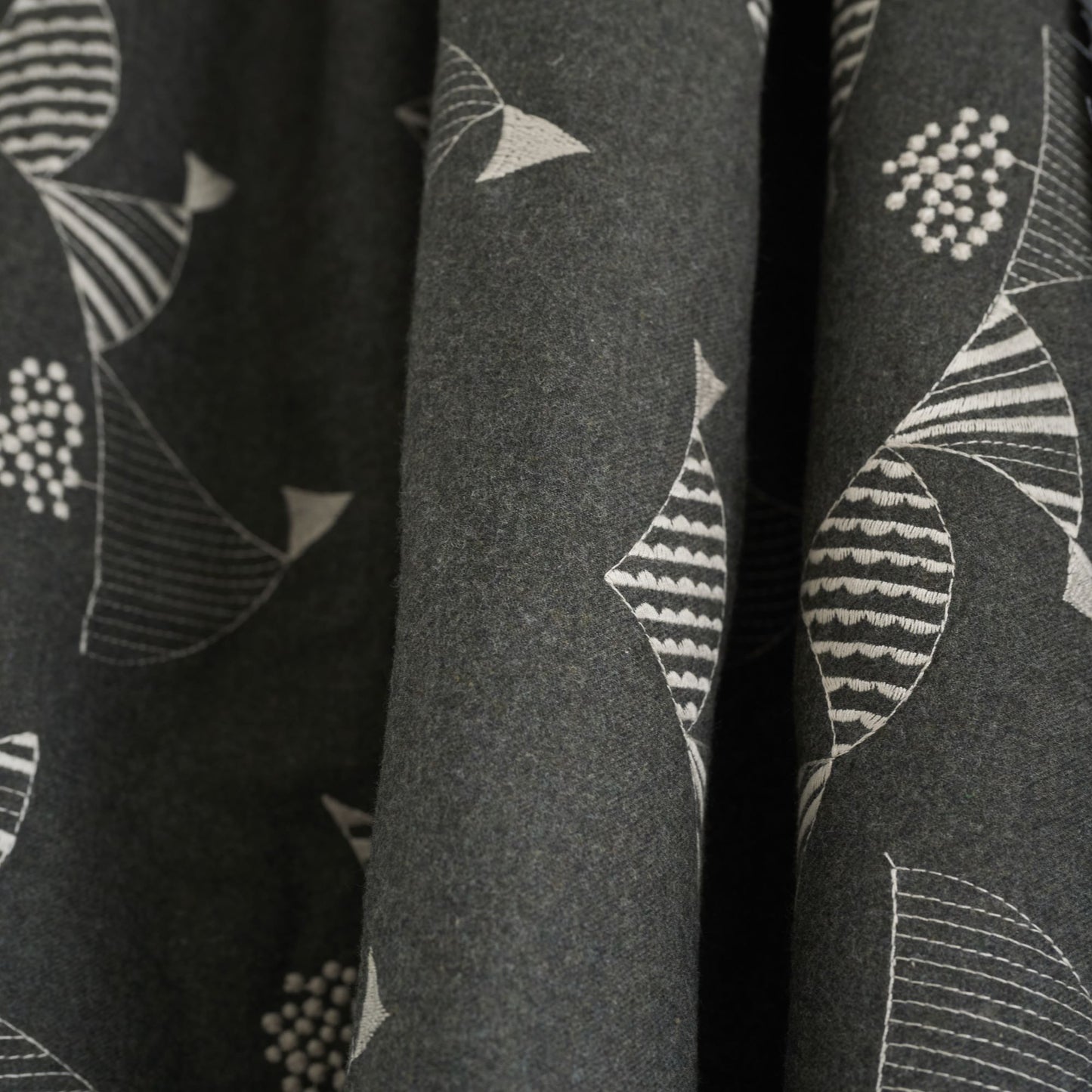 echino Embroidery Garland Light Brushed Viera EKX-98080-81