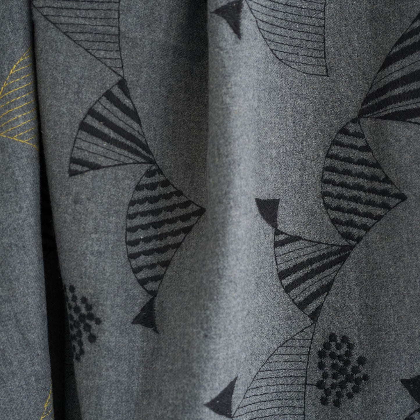 echino Embroidery Garland Light Brushed Viera EKX-98080-81