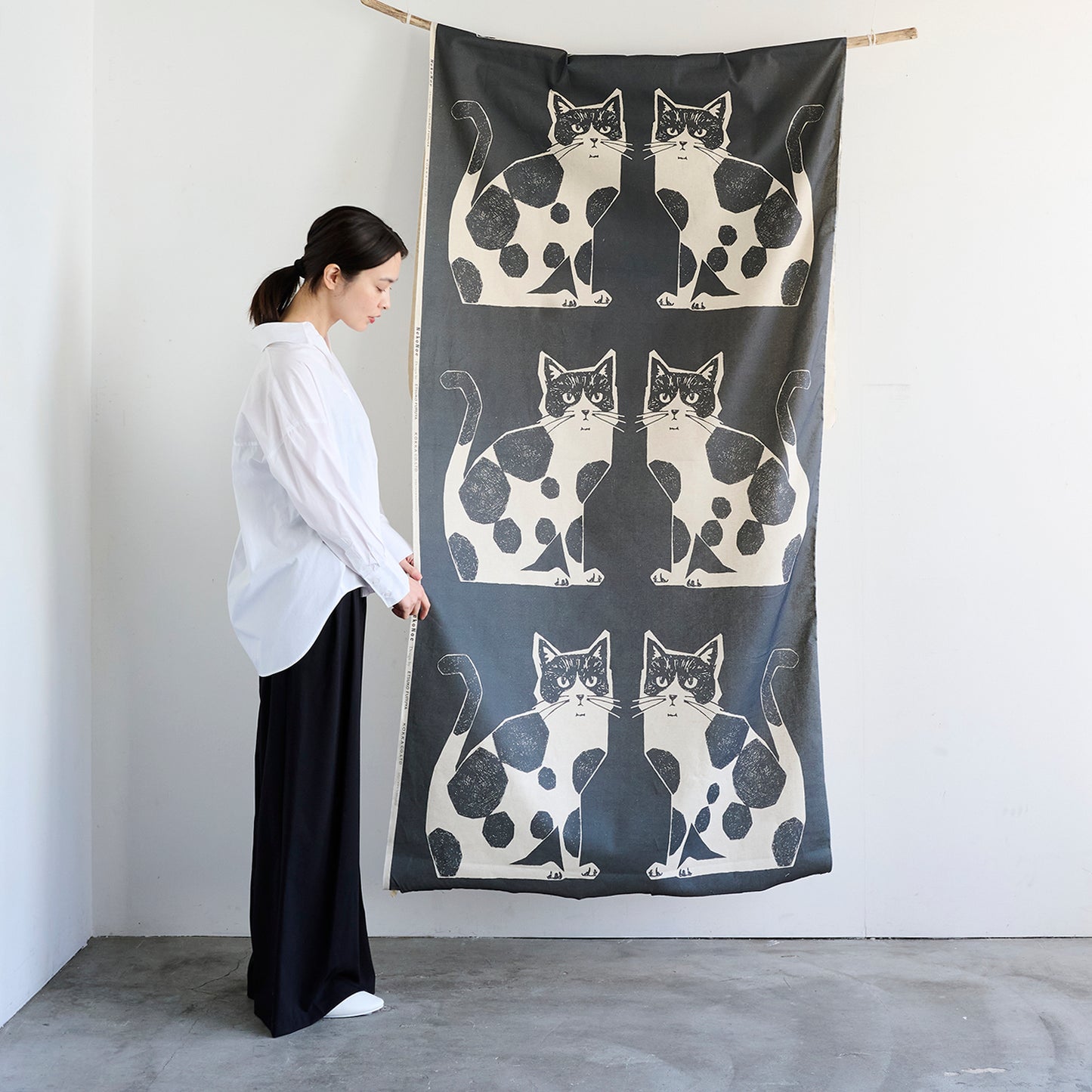 [Preorder Period: 28th Feb 2026] Echino Nekonoe Two Cats Cotton Linen Canvas EYX-91100-100