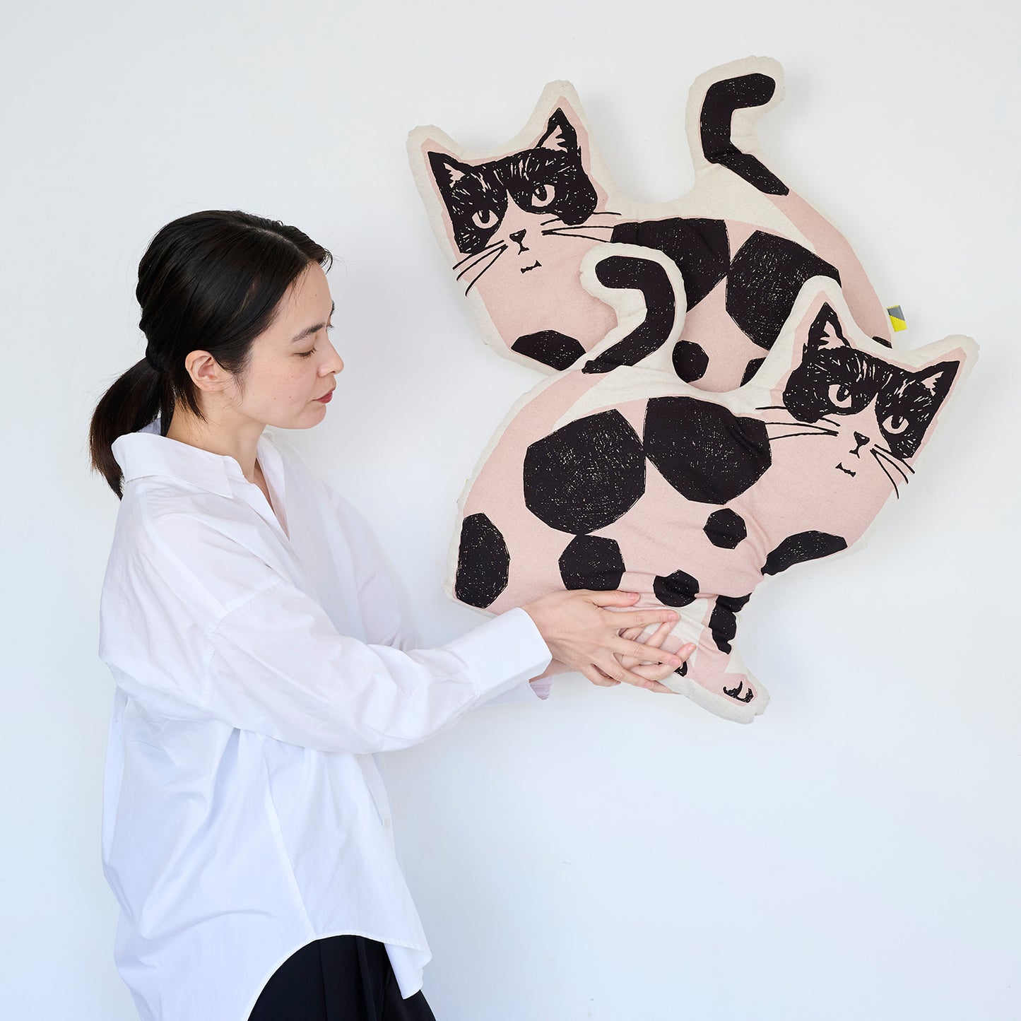 [Preorder Period: 28th Feb 2026] Echino Nekonoe Two Cats Cotton Linen Canvas EYX-91100-100