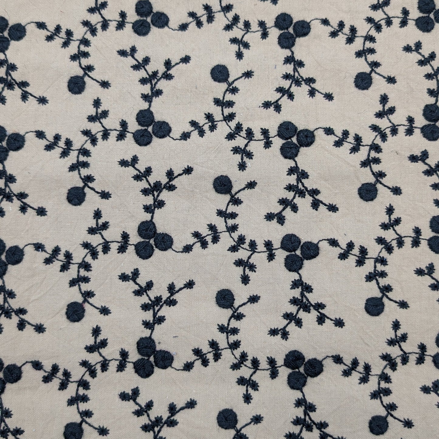 HOKKOH Flower Vines Embroidered Lawn 8026-1885-1