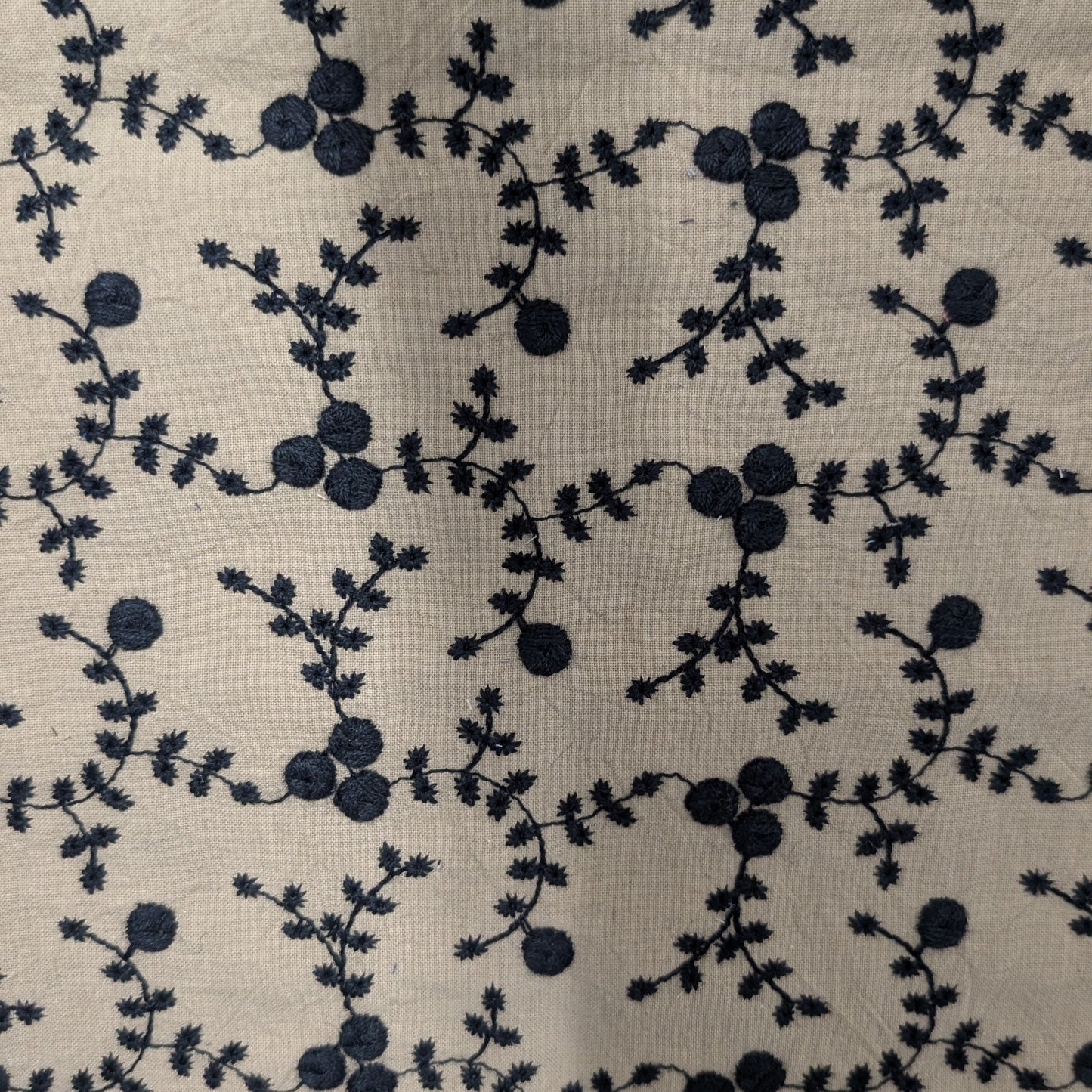 HOKKOH Flower Vines Embroidered Lawn 8026-1885-1