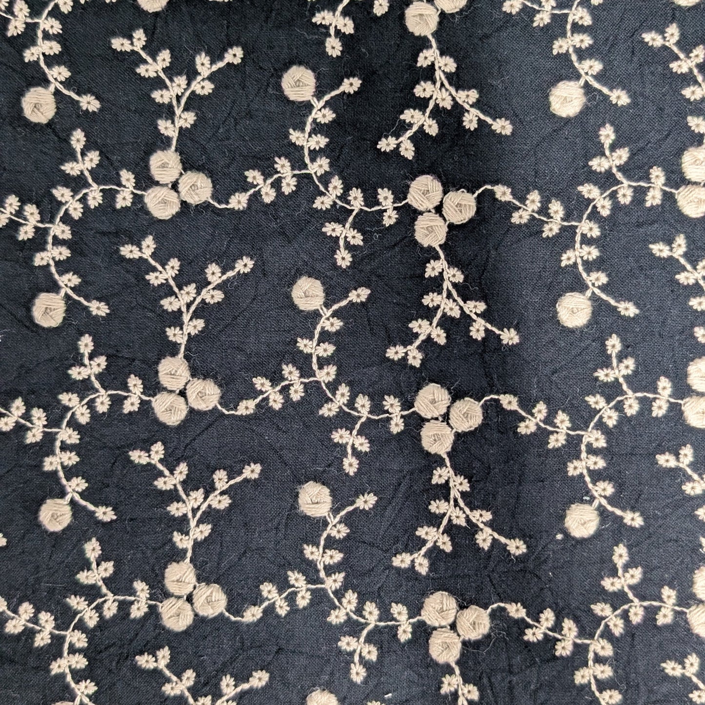HOKKOH Flower Vines Embroidered Lawn 8026-1885-1
